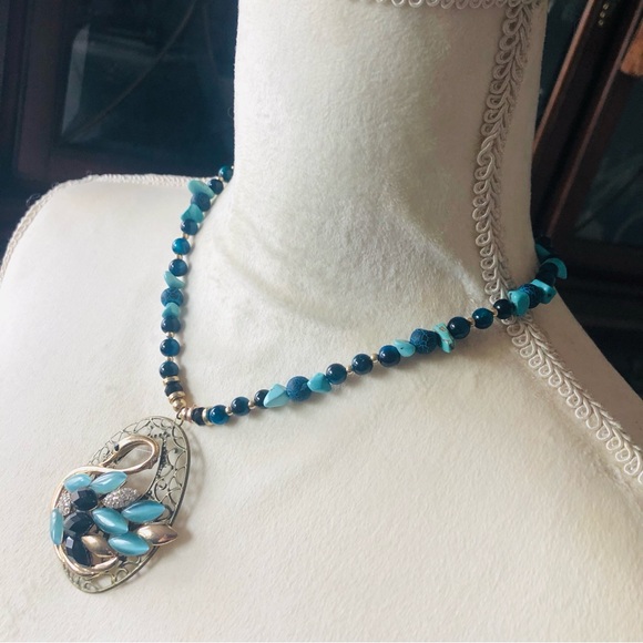 Handcrafted repurpose moon glow swan agate howlite stone necklace - Picture 3 of 14